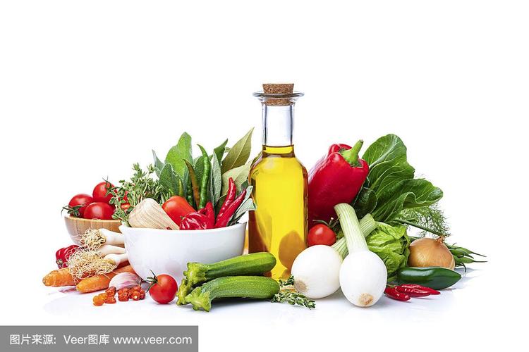 健康新鲜的彩色蔬菜和橄榄油瓶隔离在白色背景.